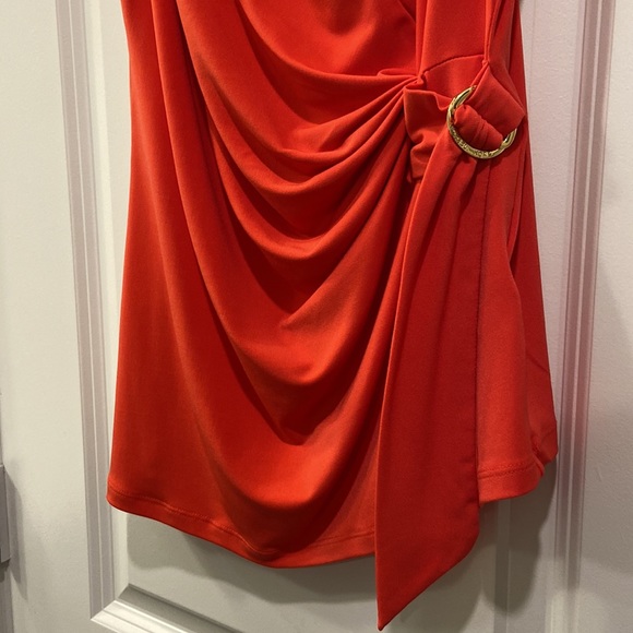 Michael Michael Kors Asymmetrical Sleeveless Blouse with Gold Buckle - Picture 4 of 9